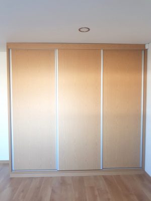 Roupeiro c/ Portas de Correr em Carvalho