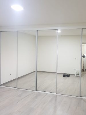 Roupeiro c/ Portas de Correr forradas a Espelho